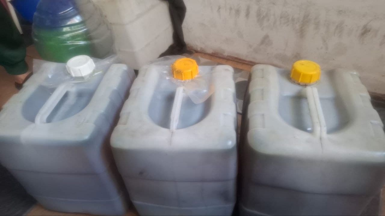 Tiga jerigen jelantah siap diangkut
