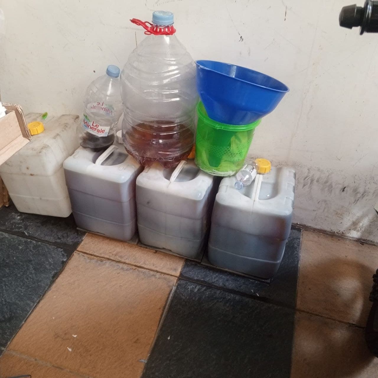 Proses penyaringan minyak jelantah